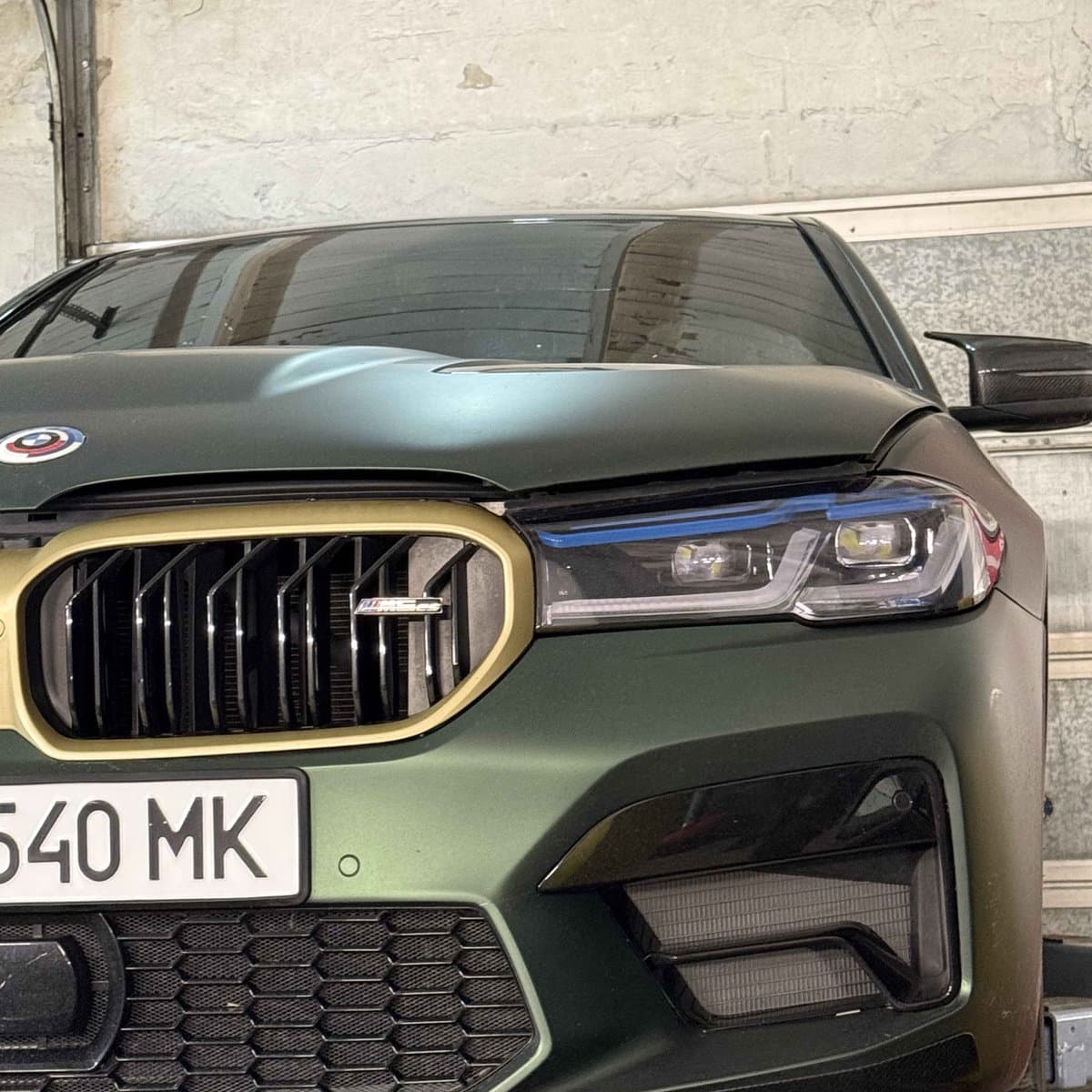 Зелений BMW M5