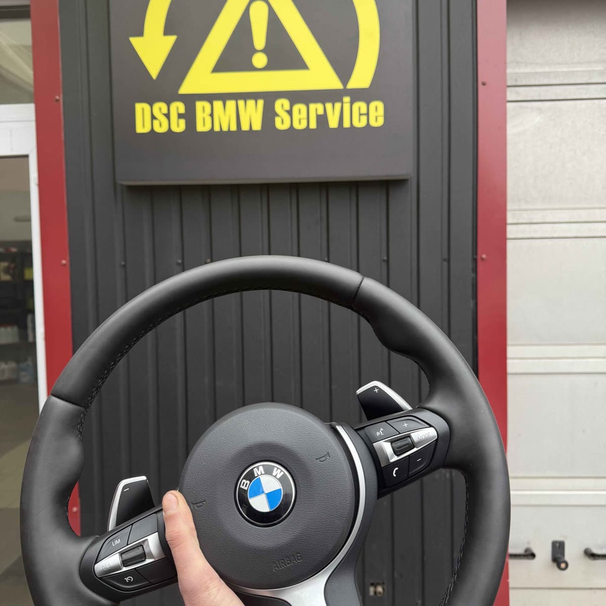 BMW на підйомнику — діагностика