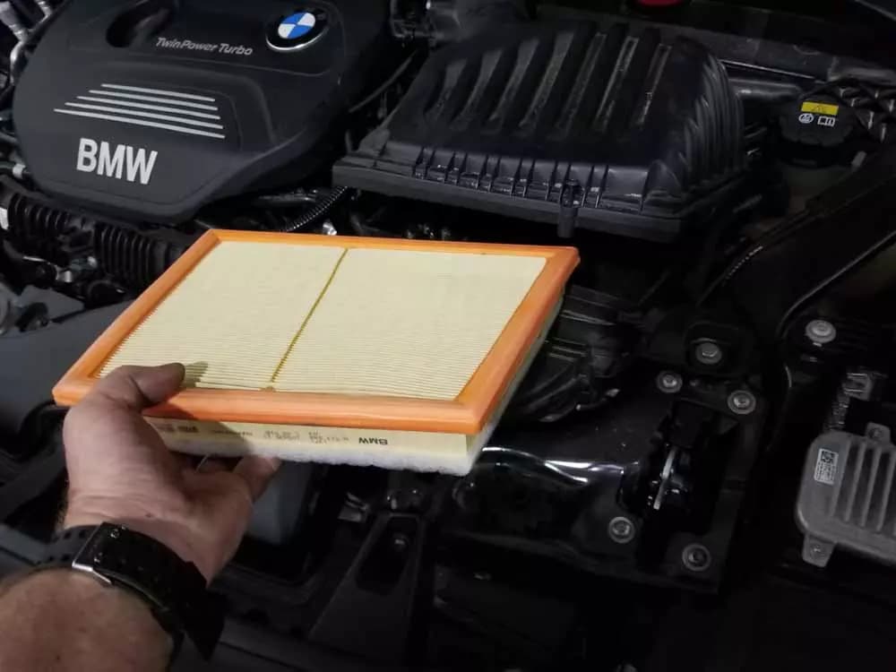 Заміна повітряного фільтра — DSC BMW Service