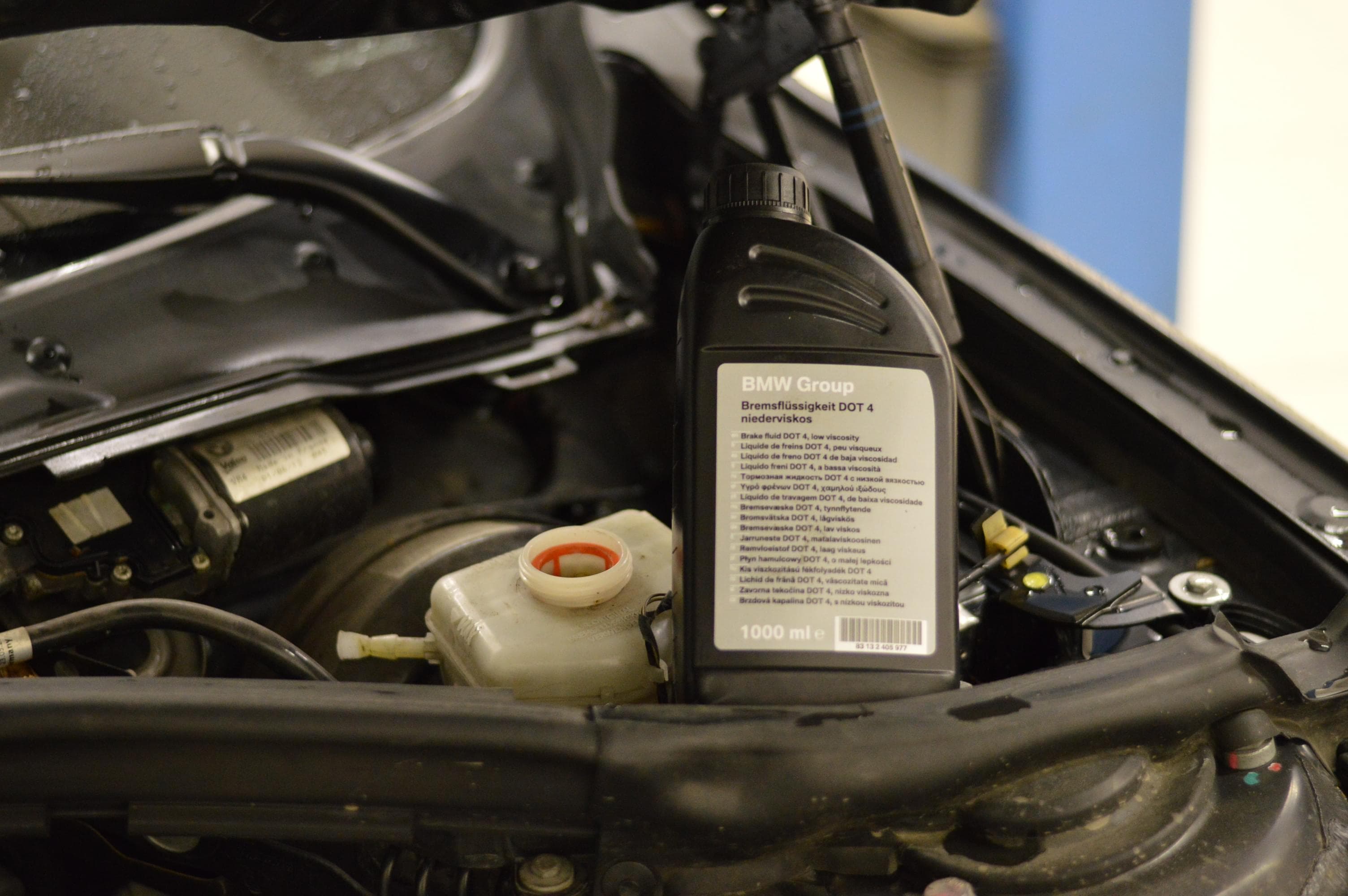 Заміна гальмівної рідини — DSC BMW Service