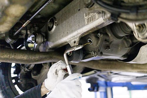 Заміна оливи в задньому редукторі — DSC BMW Service